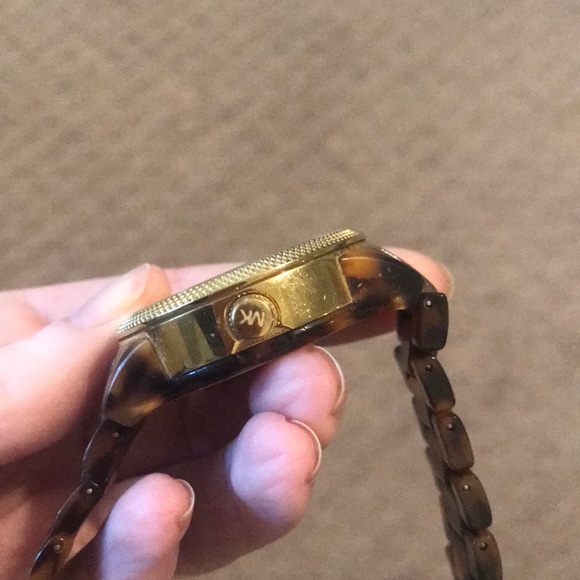Michael Kors Tortoise Shell Watch - Picture 5 of 6